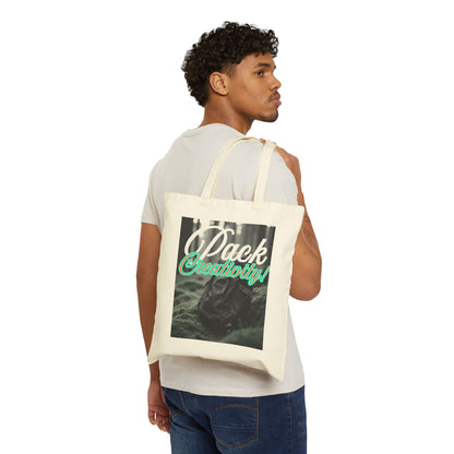 Close-up of a model holding a foldable organic cotton tote bag – ideal for everyday carry